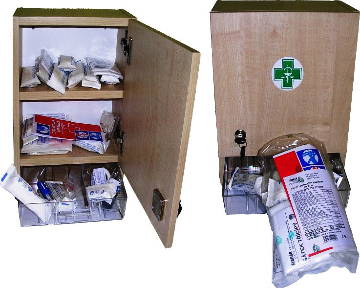 Lékárnička nástěnná dřevěná s náplní ZM30 30 osob